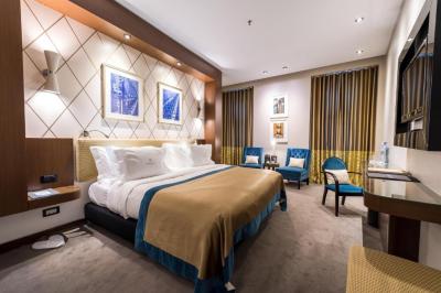 Family Suite 4