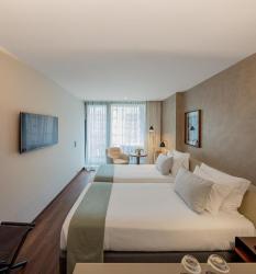 Deluxe Family Room 5