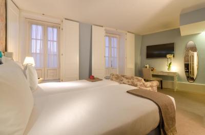 Superior Double Room with City View 3