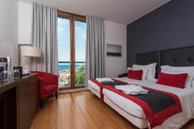 Twin Room with Sea View 6