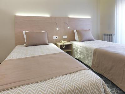 Twin Room (1 Adult) 3