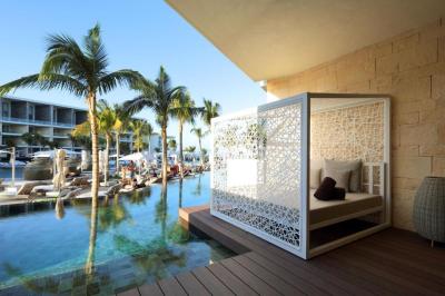 Junior Suite Swim Up 2