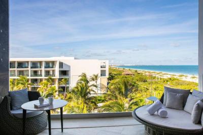Junior Suite Beachside Ocean View 6