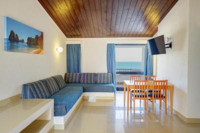Standard Apartment mit 2 Schlafzimmern und teilweisem Meerblick 1