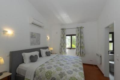Villa de 3 dormitorios con vistas al jard&iacute;n 3