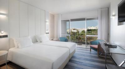 Chambre Double ou Lits Jumeaux - Vue Lat&eacute;rale sur Mer 4