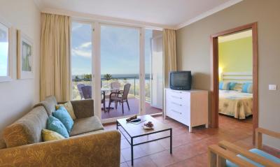 Triple Suite with Sea View 12