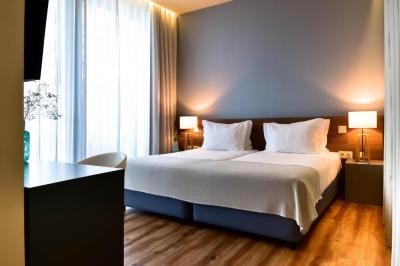 Deluxe Suite with Sea View 4