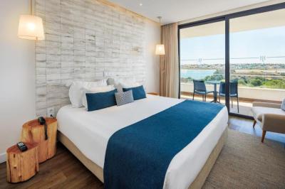 Deluxe Room with River View - High Floor 3