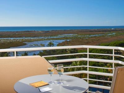 Double or Twin Room with Sea View 3