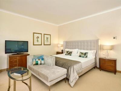 Premium Double Room - Lagoon Side 9