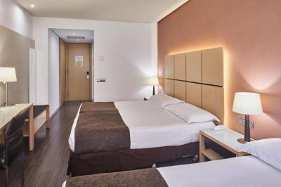 Triple Room (2 Adults + 1 Child) 3