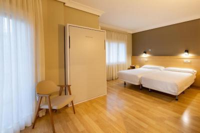 Large Twin Room 2