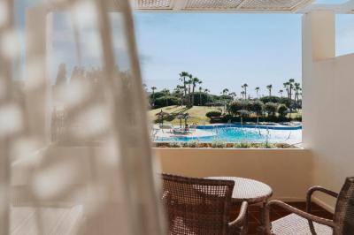 Junior Suite with Pool View (2 Adults + 2 Children) 9