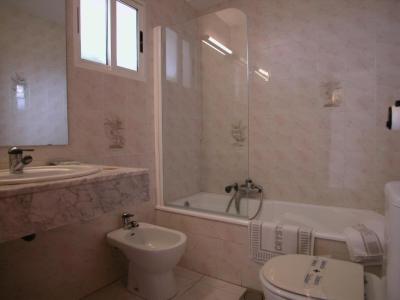 Double or Twin Room - Upper Floors 1