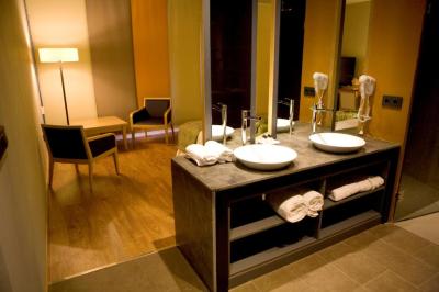 Suite with Spa Bath 1