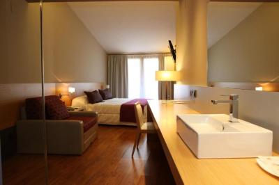 Double Room with Terrace 3
