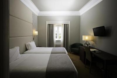 Double or Twin Room with Park View 5