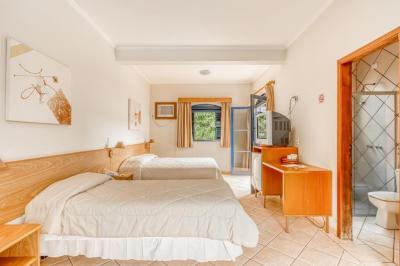 Suite con vistas a la piscina 4