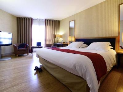 Standard Room with Large Bed 6