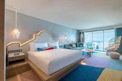 Spectacular King Room with Balcony and Ocean View 5