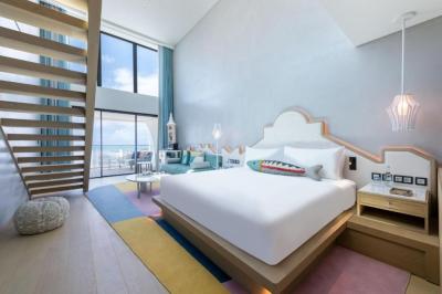 WOW One-Bedroom King Suite with Balcony and Ocean View 7
