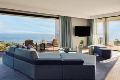 Mega Marvelous Two-Bedroom Residence with Balcony and Ocean View 9