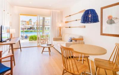 Suite (2 Adults) 13