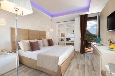 Standard Double Room with Partial Sea View 2