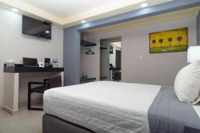 Double Room with One Queen Bed 1