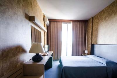 Triple Room with Beach Access 3