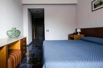 Economy Triple Room with Beach Access 8