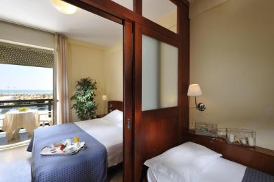 Quadruple Room with Sea View 4
