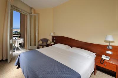 Double Room with Sea View 5