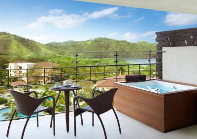 Suite J&uacute;nior com Cama de Casal e Vista Piscina 4