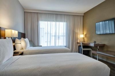 Deluxe Twin Room 6