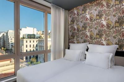 Urban King Room with City View 1