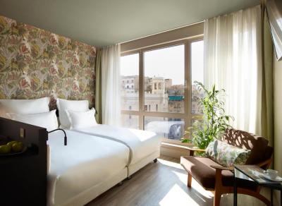 Urban Large King Room with City View 3