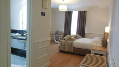 Deluxe Triple Room 4
