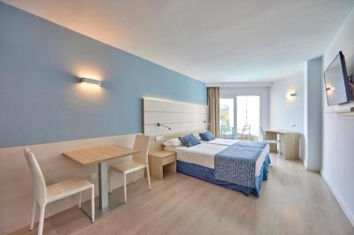 Double Room with Balcony 2