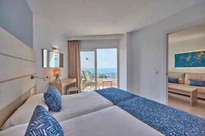 Junior Suite with Sea View Kitchenette 8