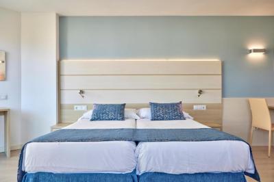 Double Room with Balcony (1 Adult) 10