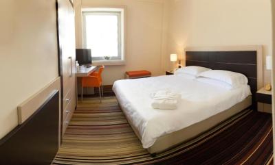 Standard Single Room 2