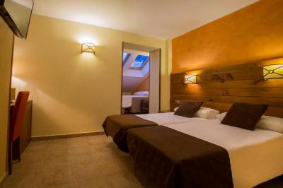 Triple Room (2 Adults + 1 Child) 3