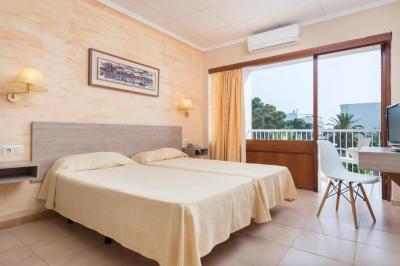 Twin Room with Balcony 1