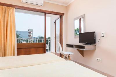 Deluxe Triple Room 2