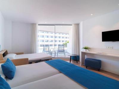 Triple Room with Side Sea View 5