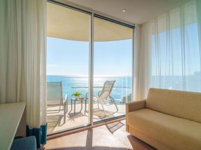 Superior Double Room With Corner Front Sea View 7