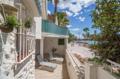 One-Bedroom Apartment with Sea View and Terrace 9
