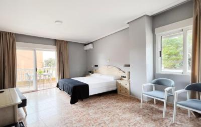 Deluxe Double Room with Balcony 5